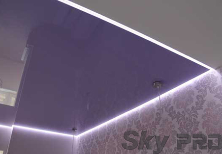 глянцевые натяжные потолки с подсветкой фото